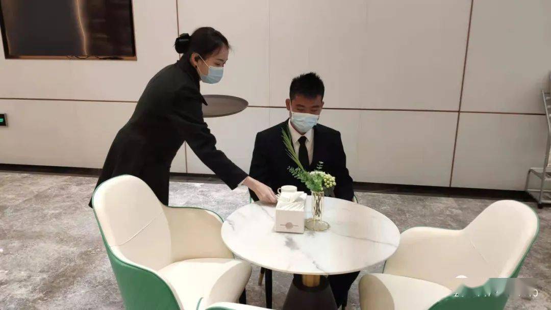 干貨|物業(yè)客服服務(wù)禮儀篇 面向客戶與會(huì)展服務(wù)的專業(yè)指南